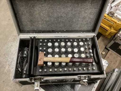 Accessori per travi in alluminio nella custodia