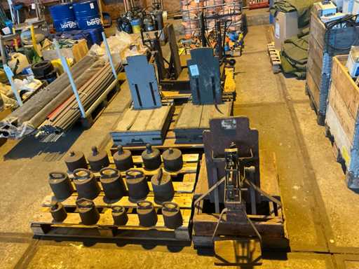 Retro Scale with weights (5x)