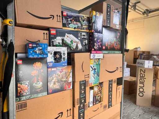 Amazon, Lego und Weiteres - Spielzeugpalette mit Amazon Paketen