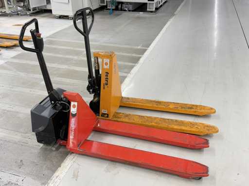   2 transpalettes à main