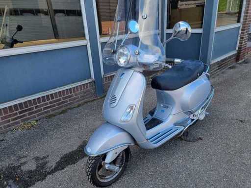 Vespa - LX 50 - Moped