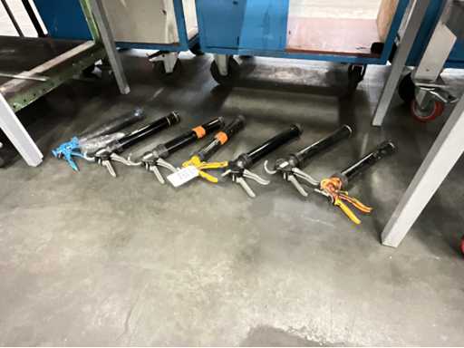 Diverse pistoale manuale de etanșare (7x)