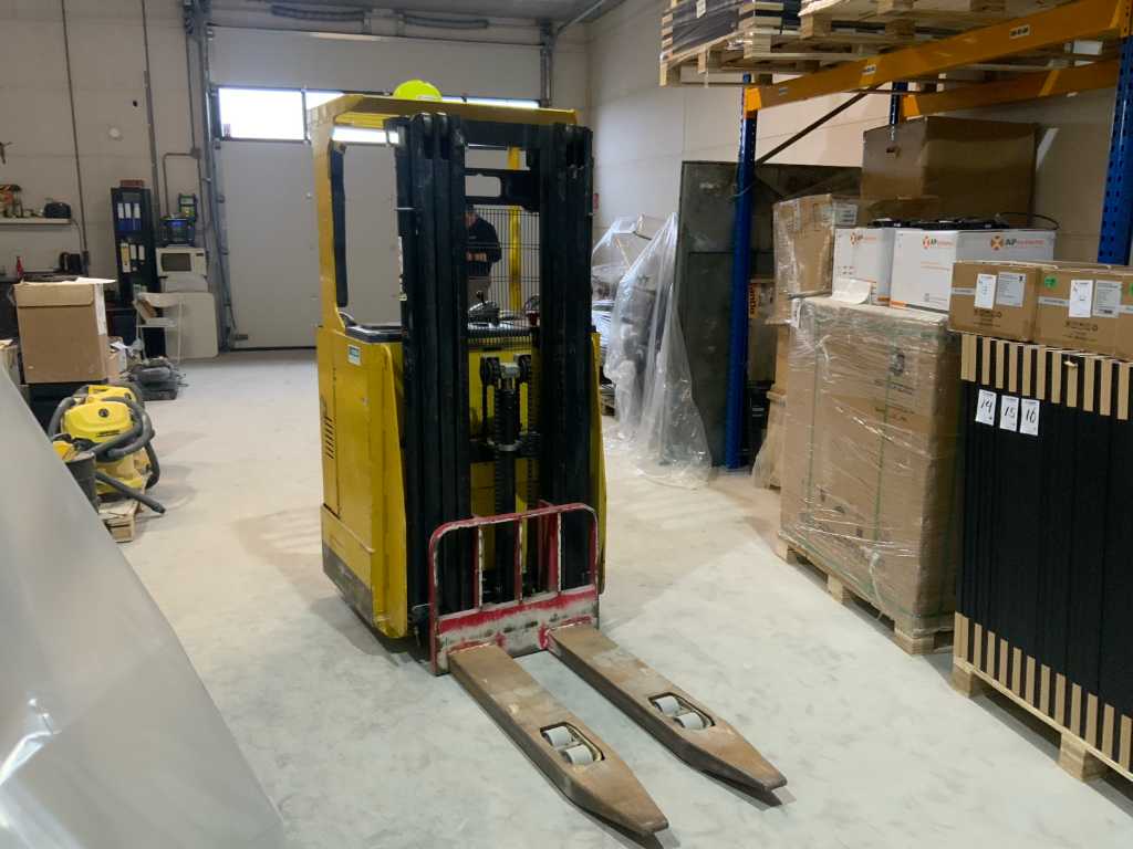 2003 Hyster RS1.2 Reach truck