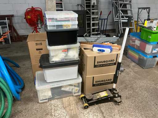 Divers aannemersmateriaal