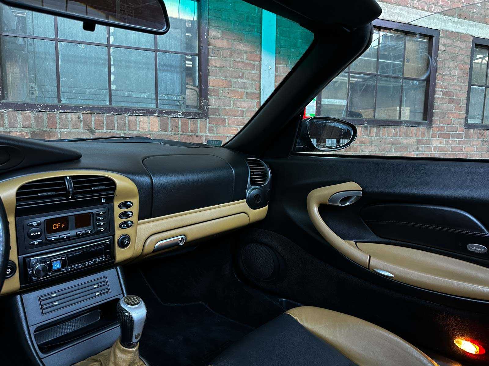 Porsche 911 Carrera Cabriolet 3.6 996 320pk 2004 HANDGESCHAKELD -Youngtimer-