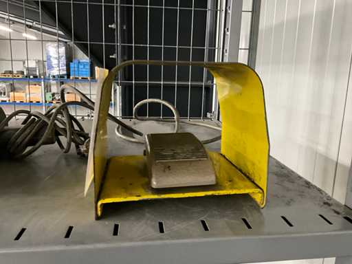 Kontrola nogą / maszyna