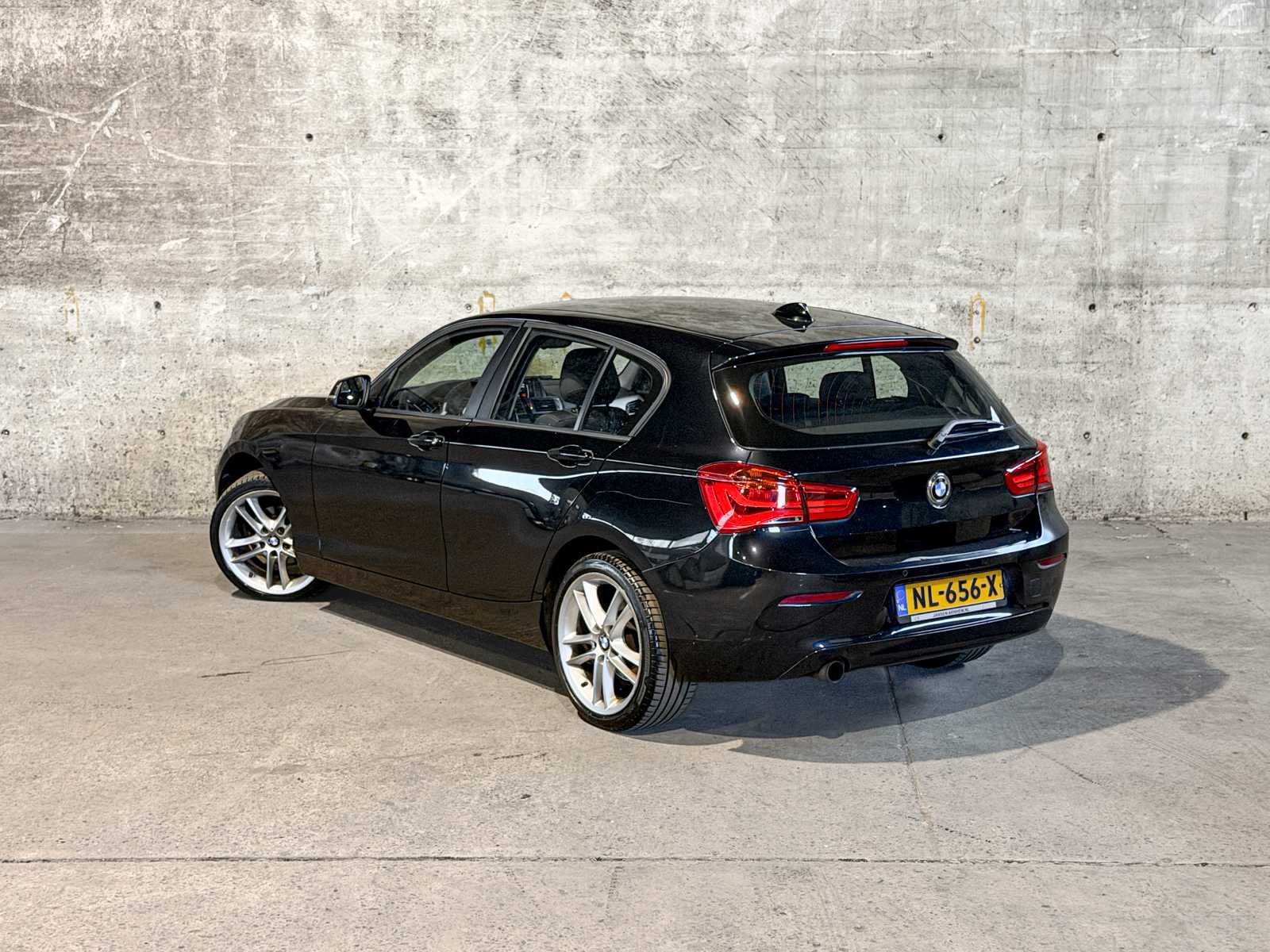 BMW 116i Sport 1-serie 109pk 2016, NL-656-X