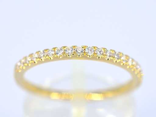 Gouden rijring met briljant geslepen diamant