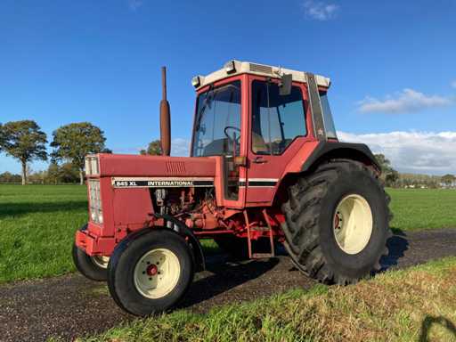 1984 International 845XL Tweewielaangedreven landbouwtractor