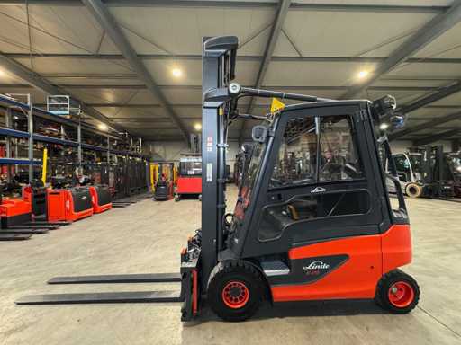 49/2019 Servizio + UVV 12/2026 Linde E25 2.500kg 3.+4. Regolatore della forcella valvole Carrello elevatore elettrico 7.798 ore