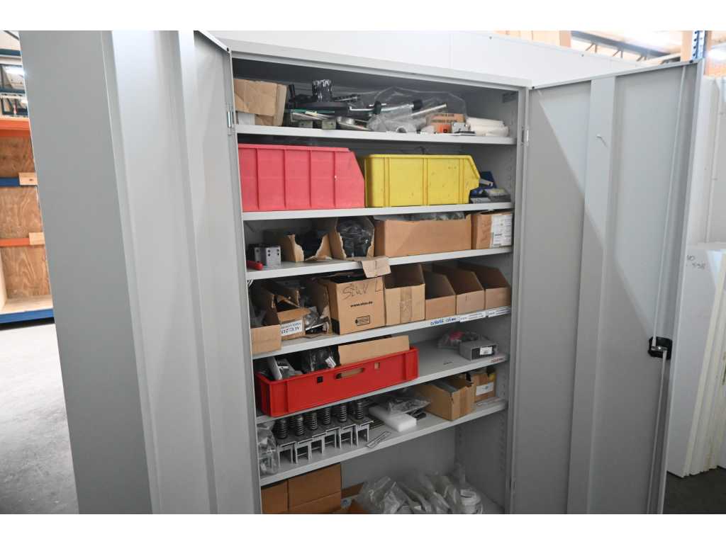 Burg - Armadio da officina con contenuto di materiali per l'installazione e accessori per celle frigorifere