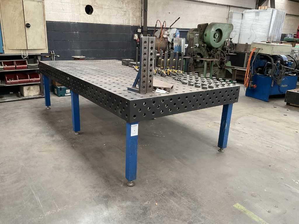 Siegmund Welding table with clamping tools