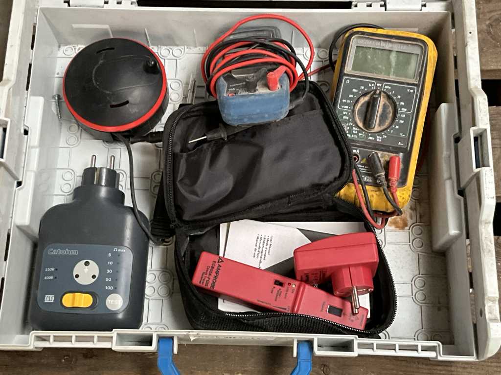 5 different measuring instruments in 2 SORTIMO cases