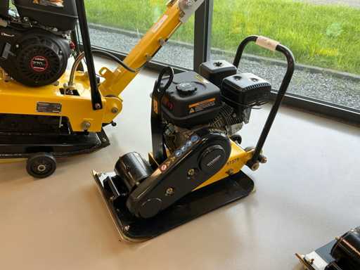 Compacteur de plaques Hyundai CNP90C 2021