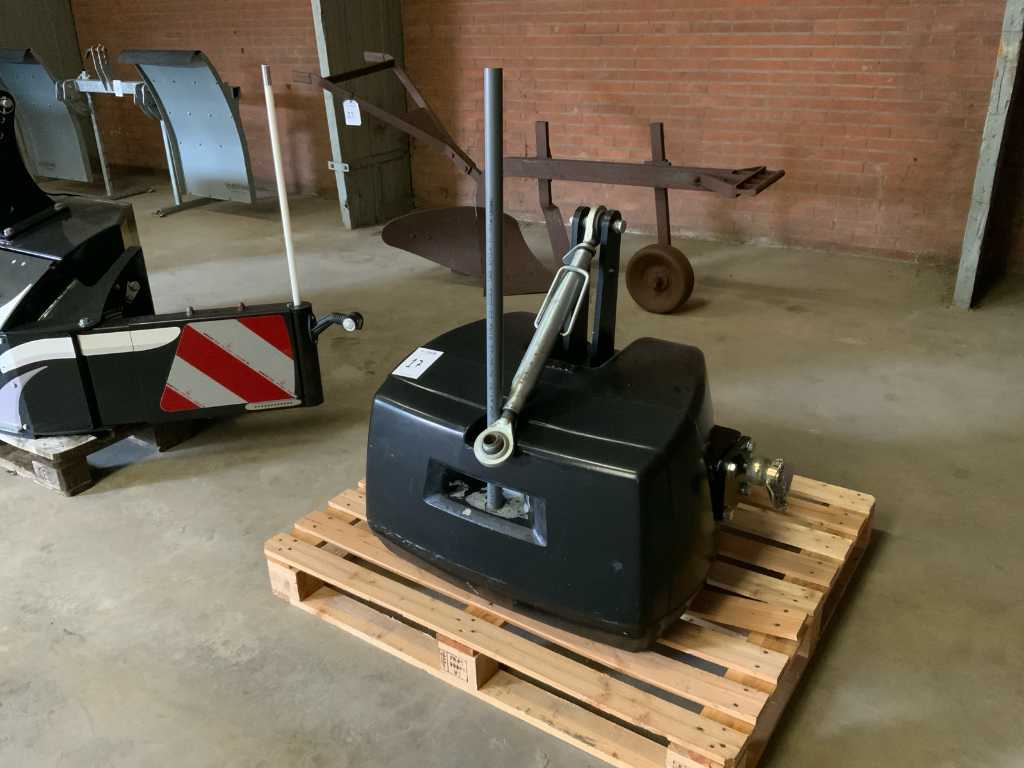 Front weight "800 Kg"