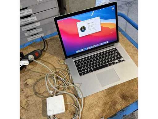 Apple - Macbook Pro i7 - 15,4" Retina 1TB 16GB Computer