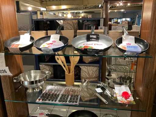 Diverse pannen Ssw/Gsw (5x) + divers keukengerei
