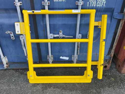 Tecnología de transportadores IEM con puerta giratoria con elemento de valla de seguridad