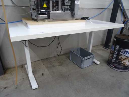 Electronic Adjustable Desk