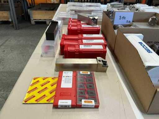 Ceratizit and Sandvik External turning tool (8x)