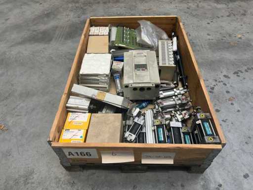 Mieszanka wsadowa – cylindry pneumatyczne, przetwornica częstotliwości, zasilacze i elektronika