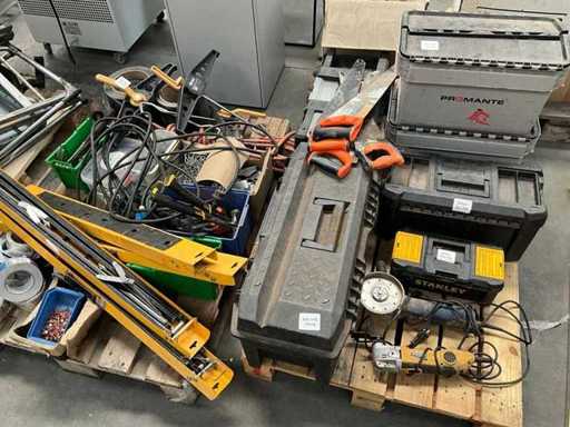 Série d’outils et de matériaux de construction