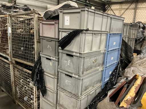 Batch of Mercedes-Benz auto parts