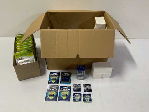 Batch of various batteries and accumulators