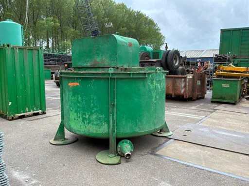 Mixing tank