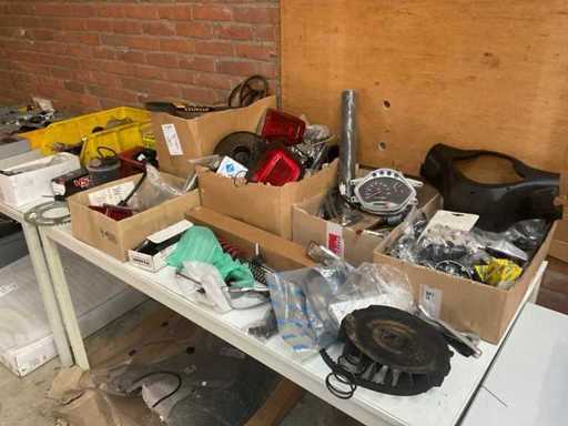 Partij diverse scooteronderdelen