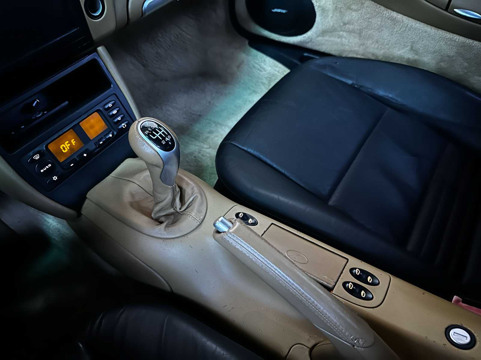 Porsche 911 Carrera 4 Cabriolet 3.6 996 320pk 2002 Youngtimer HANDGESCHAKELD 