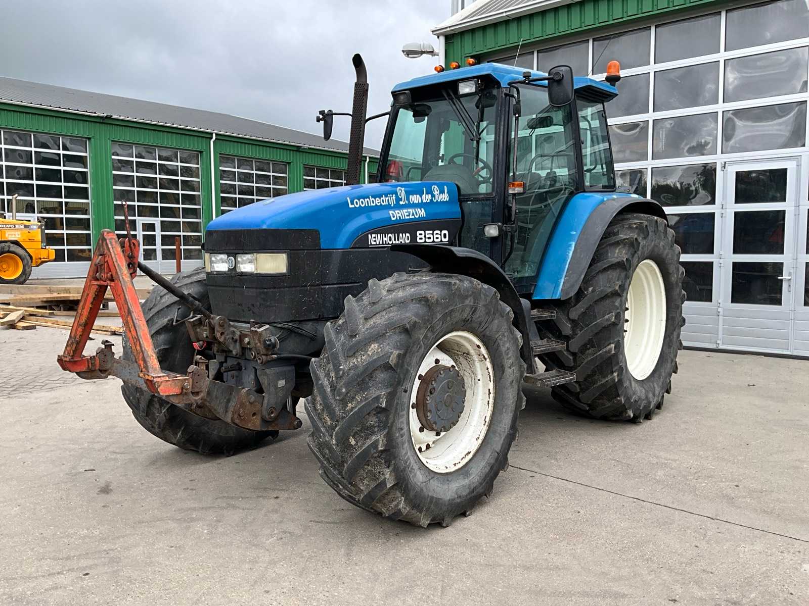 1999 New Holland 8560 All-wheel drive farm tractor