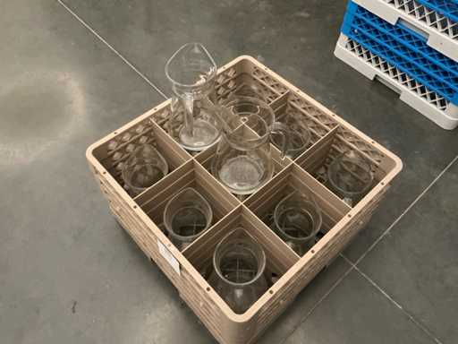 Glass carafe (11x)