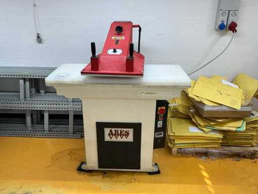 Machine de découpe ARES F 70 2013