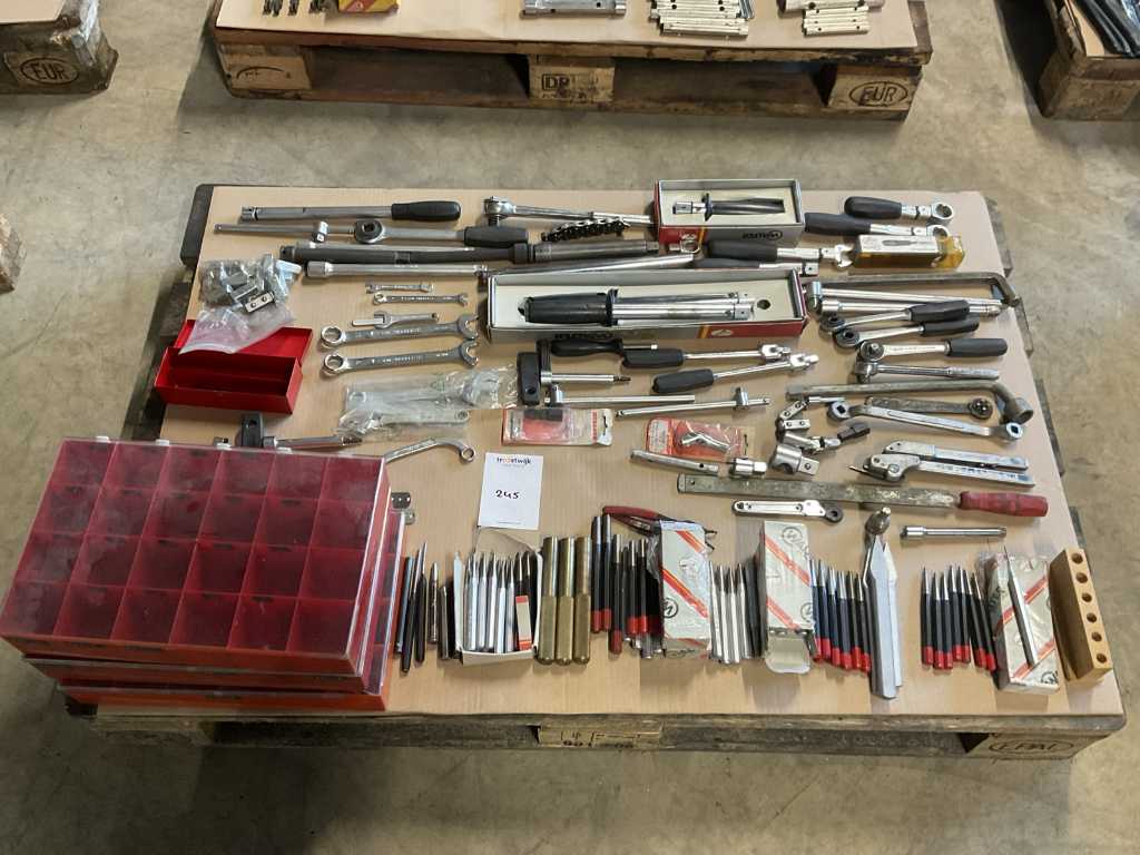 Lot de divers outils à main