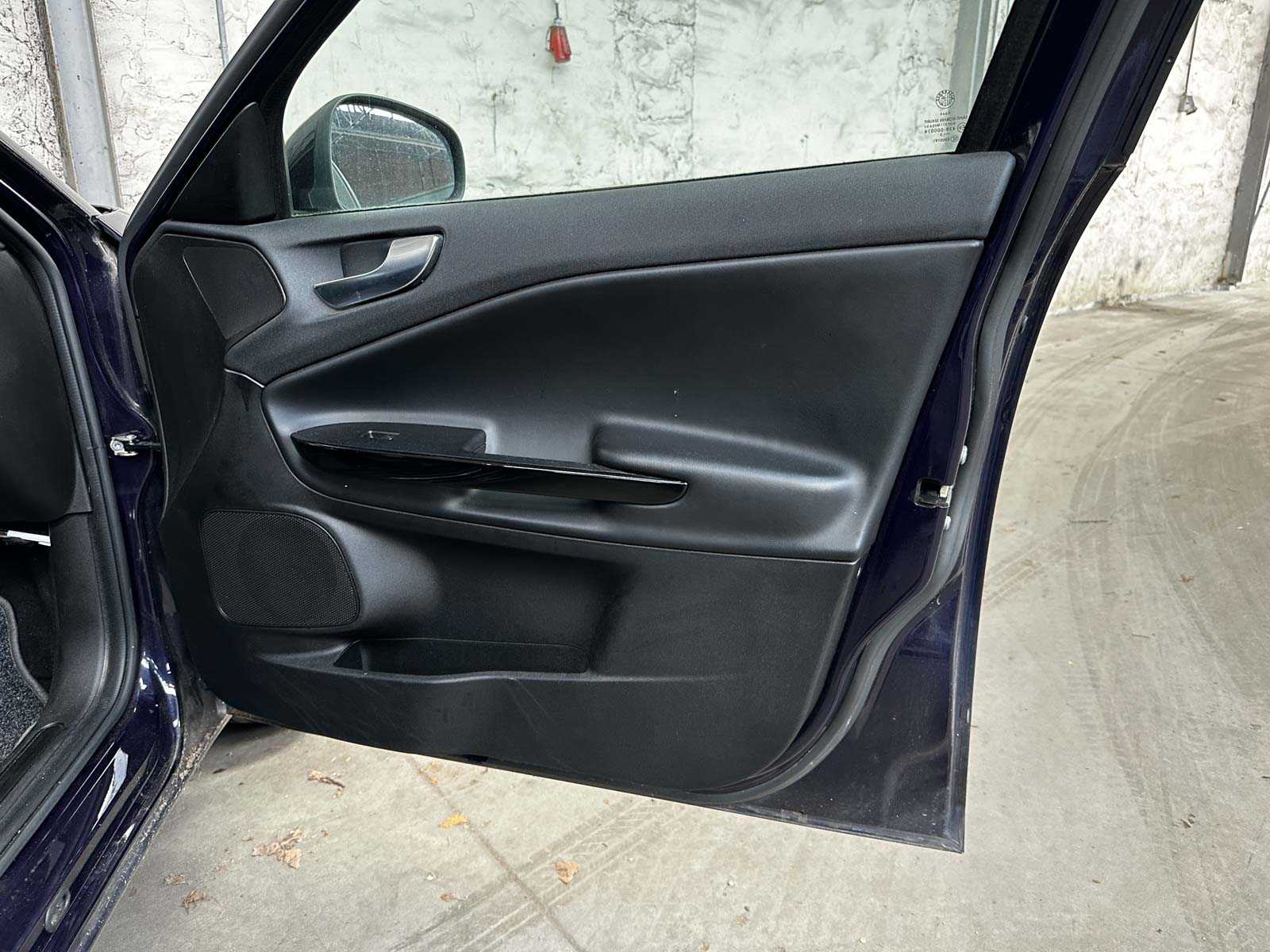 Alfa Romeo Giulietta 1.4 T Distinctive 170pk 2012 (Origineel-NL), 00-XKP-5