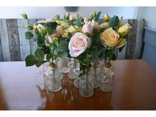 Künstliche Rose in der Vase (13x)