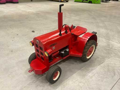 Tractorul Oldtimer International Artwork