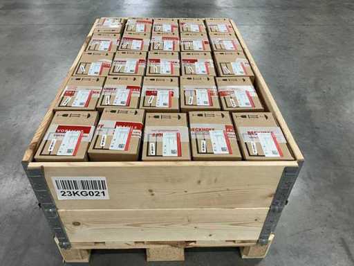 Beckhoff - AM8131-0F20-0000/PLE - Partij Servomotoren 25x