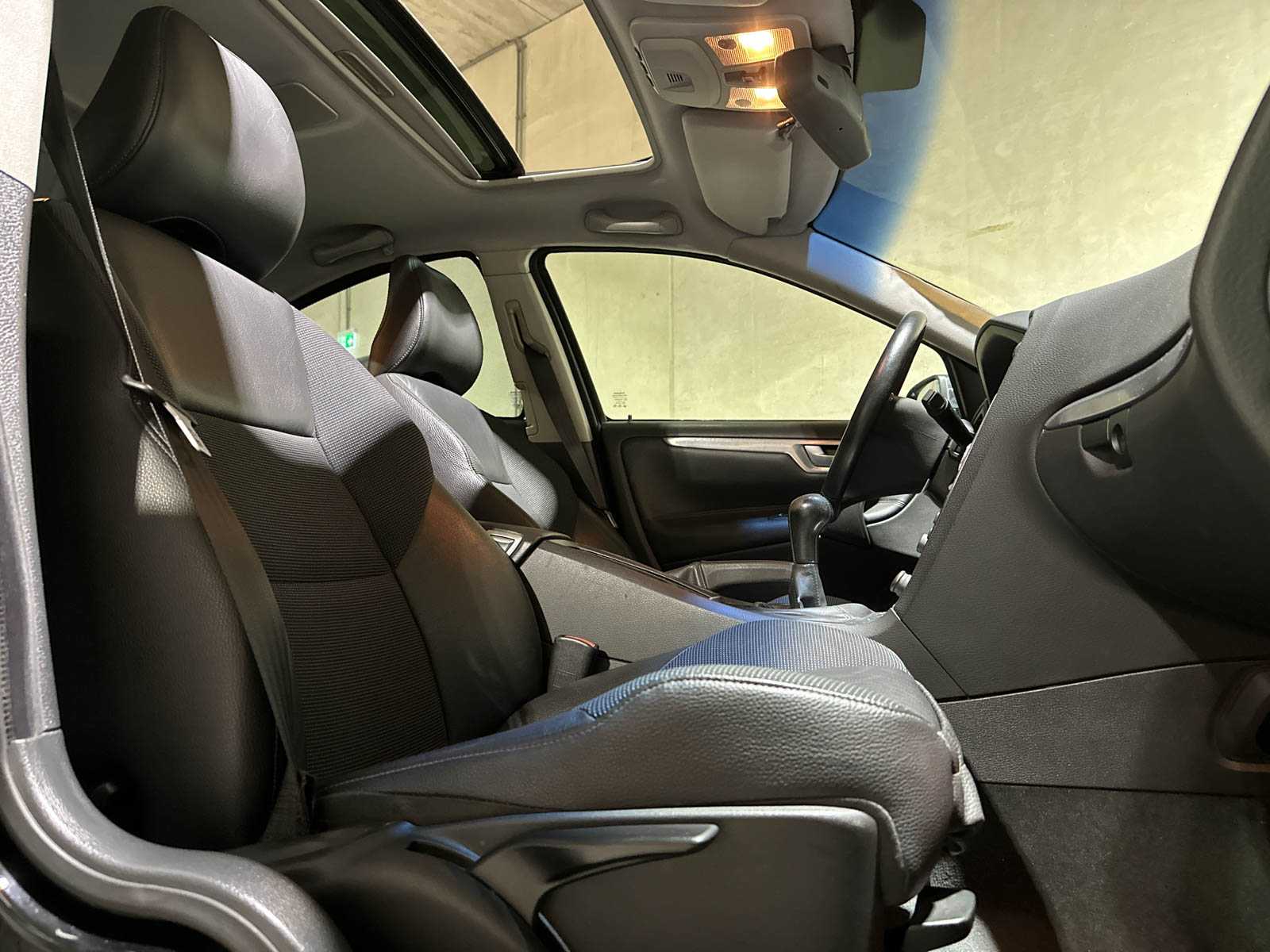 Volvo S60 2.4D Kinetic 125pk 2005 (Origineel-NL), 08-RT-RG