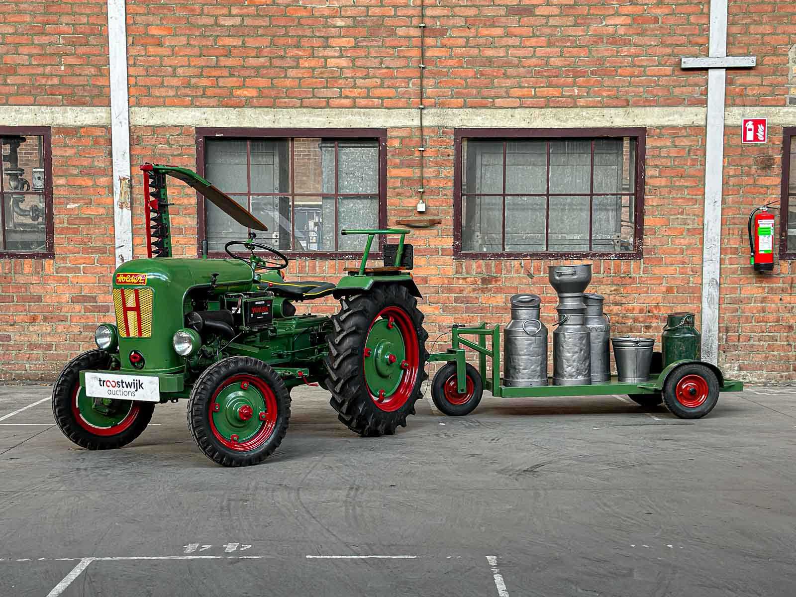 Holder 1955 1-Cilinder Oldtimer Tractor + Originele Melkwagen, TRH-44-X