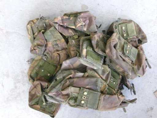 Borsa della borraccia, parzialmente difettosa (R16) (90x)