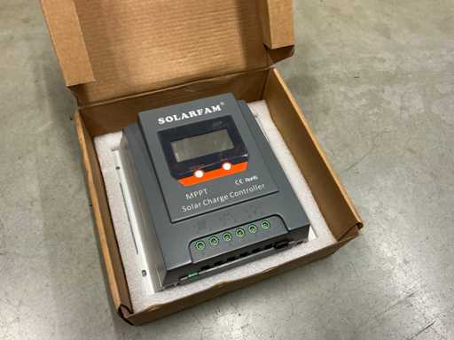 Contrôleur de panneaux solaires Solarfam SX 3055