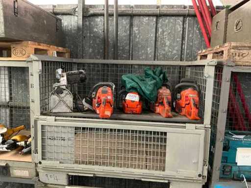 Forstausrüstung mit 4x Kettensägen