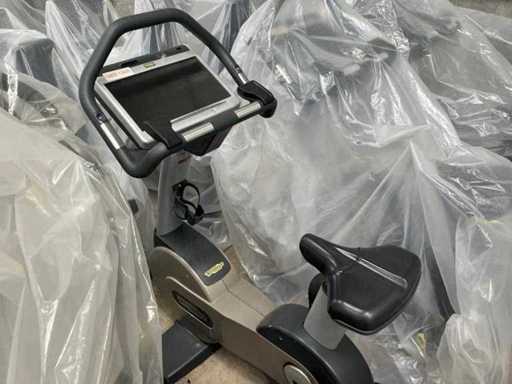 TECHNOGYM – Excite Bike 700 Visioweb – Silber – Stehendes Fahrrad 