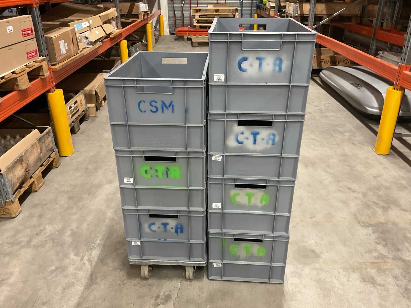 Crate trolley with crates