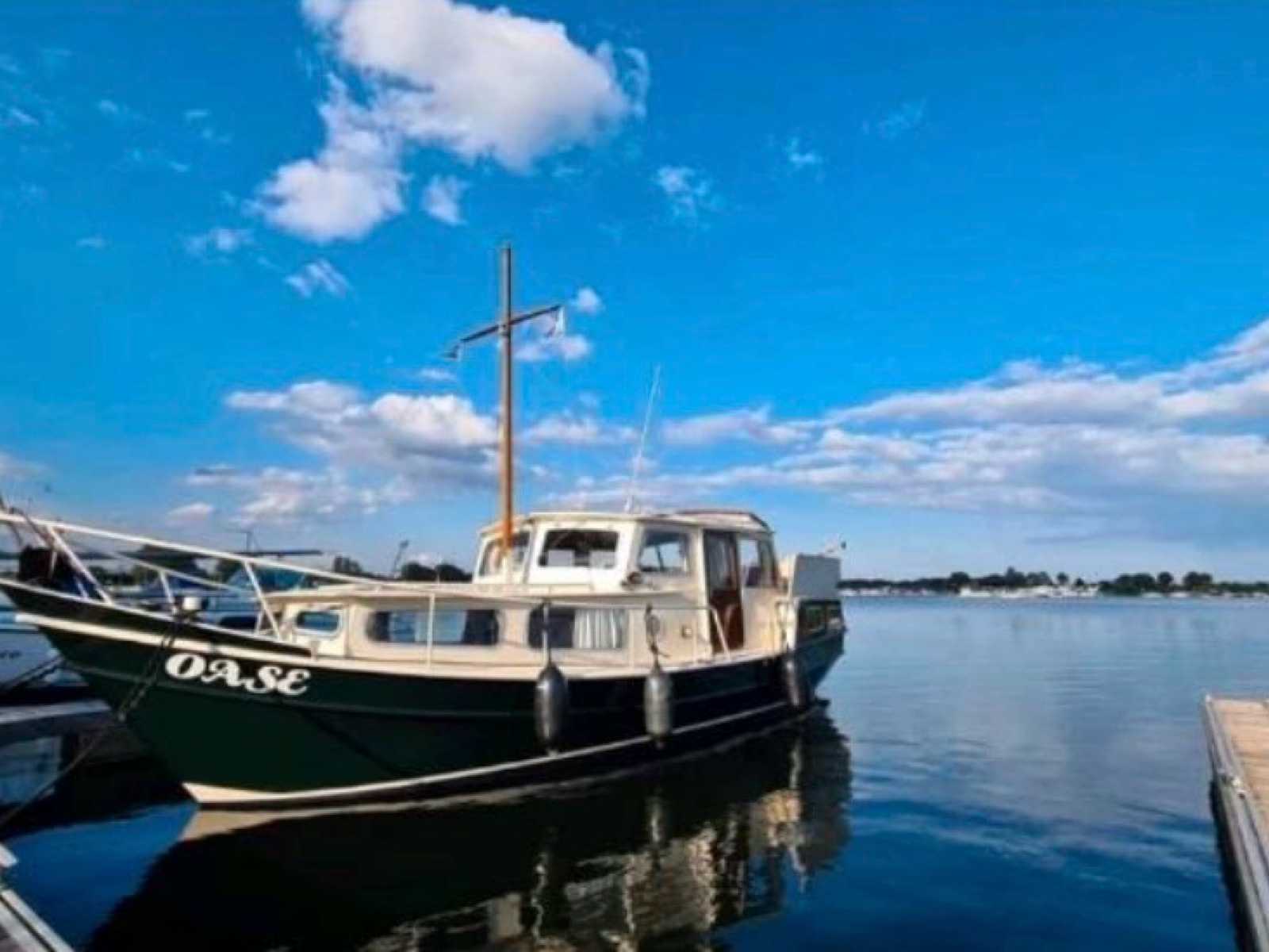 KOK AK Steel Displacement / Cabin Motorboat