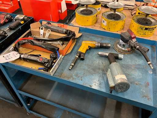 Various pneumatic tools (5x)