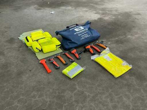 Un lot de veste de siguranță și aparate de fereastră