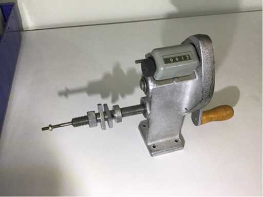 Counting device with hand crank